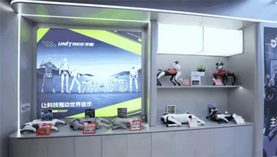 智元机器人全球首店落地 京东MALL上海店正式营业