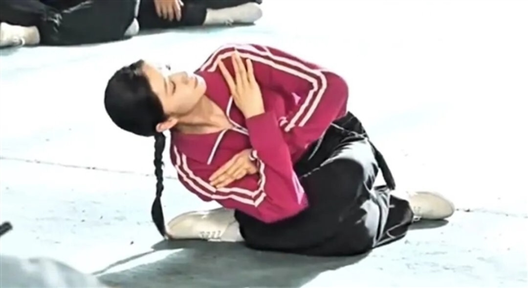 《主角》女演员卧鱼挑战引全网跟风 医生提醒:当心韧带撕裂