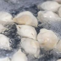 王饺子凭什么卖到6元一只？大个耐煮还百搭，但有人嫌它太咸