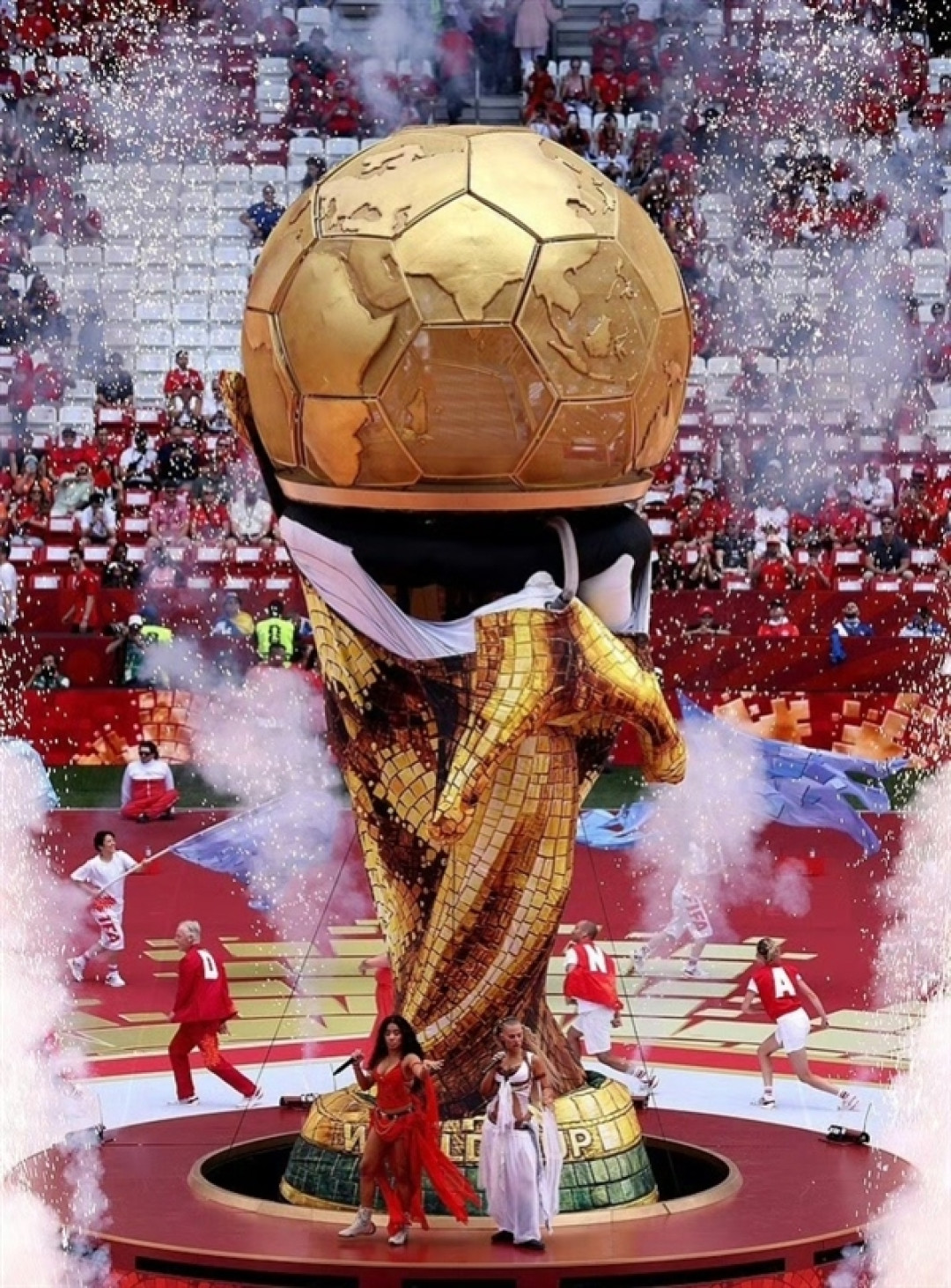 2026世界杯加拿大开幕式又翻车了：巨型大力神杯当场漏气瘪塌