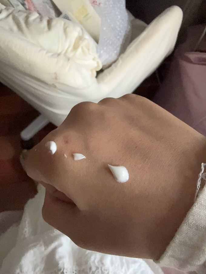 理肤泉面霜