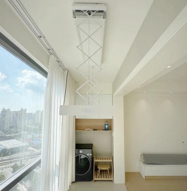 智能晾衣架VS热泵烘干机：谁才是梅雨季晾晒真刚需？