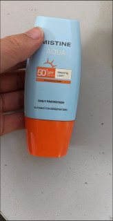 夏季防晒选清爽型，避免油腻闷痘