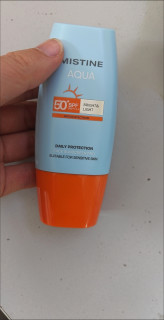 夏季防晒选清爽型，避免油腻闷痘