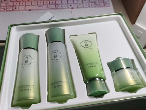 百雀羚气韵保湿水乳换季适用