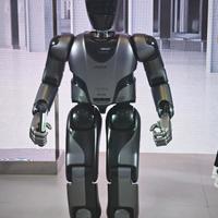 全球首款超仿生陪伴机器人开售：它能缓解孤独，但真能替代人类情感吗？