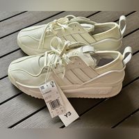 Y-3到底有多神？从山本耀司黑美学到万元鞋的奢侈运动密码