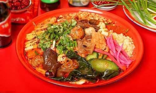 天水麻辣烫爆火真相：灵魂辣子+手擀粉+15元吃撑