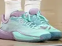 【NBA每日上脚】奥尼尔就这么被比下去了？锐步第一骚来了！