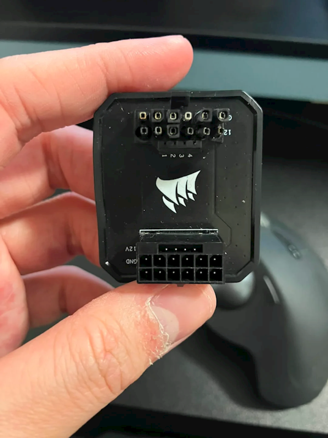 号称耐105℃的转换头融化了！烧毁公版RTX 4090