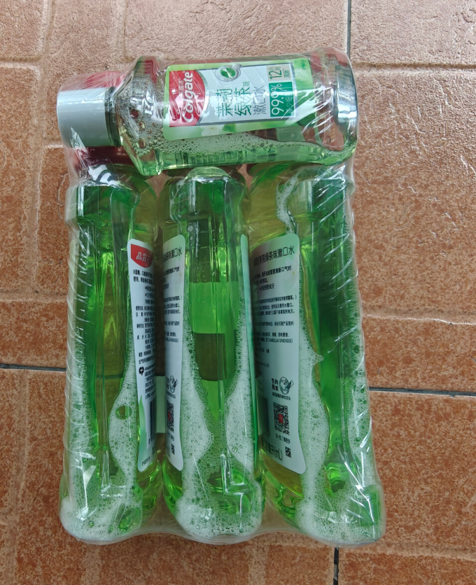 高露洁漱口水
