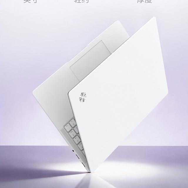 6999元买新轻薄本还是二手旗舰？屏幕、性能、售后全维度拆解