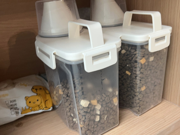 猫粮储存需注意防潮