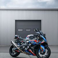 2026川崎H2 Carbon vs 宝马S1000RR：机械增压猛兽对决亲民赛道王者