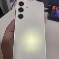 小屏旗舰怎么选？iPhone 15和三星S24真实体验大对比