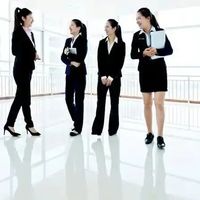 通勤T恤怎么选？重磅棉+正肩剪裁才是职场安全牌