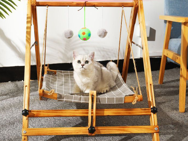 养宠好物，轻奢实木悬挂猫玩具｜高级不撞款的限量玩乐仪式感