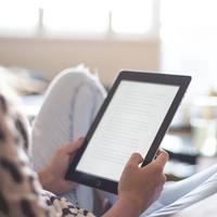 老Kindle突然变砖？亚马逊停服真相与自救指南