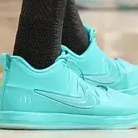 【NBA每日上脚】尼克斯夺冠日!Kobe 5自由女神被大头抛弃了?