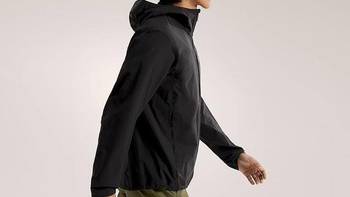 Lululemon男装vs始祖鸟硬壳：舒适通勤和极限户外，你到底需要哪种？
