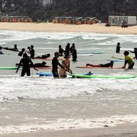 新手冲浪首选三亚后海：安全易上手，2小时体验滑行快感