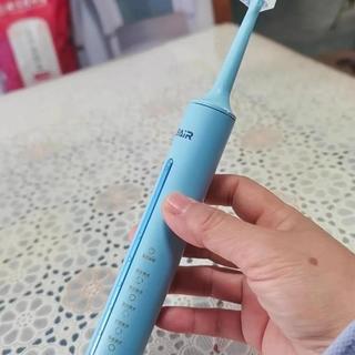 百元到四百元电动牙刷横评：谁在真护龈，谁在堆参数？