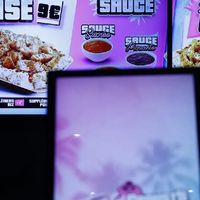 炸鸡分两派：一边米其林鱼子酱，一边9欧吃到撑