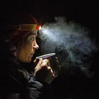 夜钓头灯怎么选？亮度不是越高越好，这几点才是关键