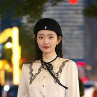 看了城市街拍,才发现:很多人都在穿剪刀裤+平底鞋,个性又时髦