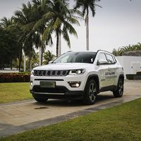 25.99万起!进口大切诺基4xe杀入30万内,越野老炮的新选择