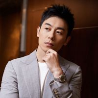 中老年男人：劝你要少戴金项链、金手镯，看完这几组对比图就懂了