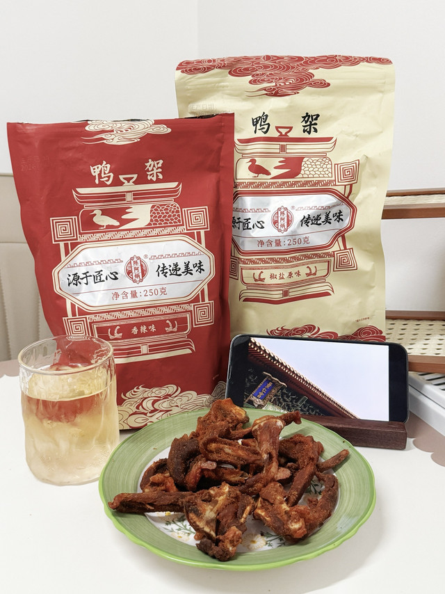 宅家追剧嘴巴寂寞？全靠陈阿炳风干鸭架续命了！📺🍻