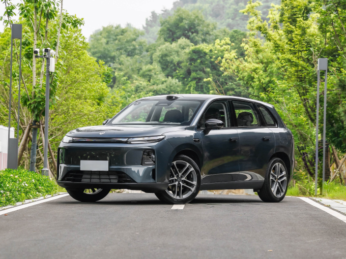 零跑汽车中型SUV