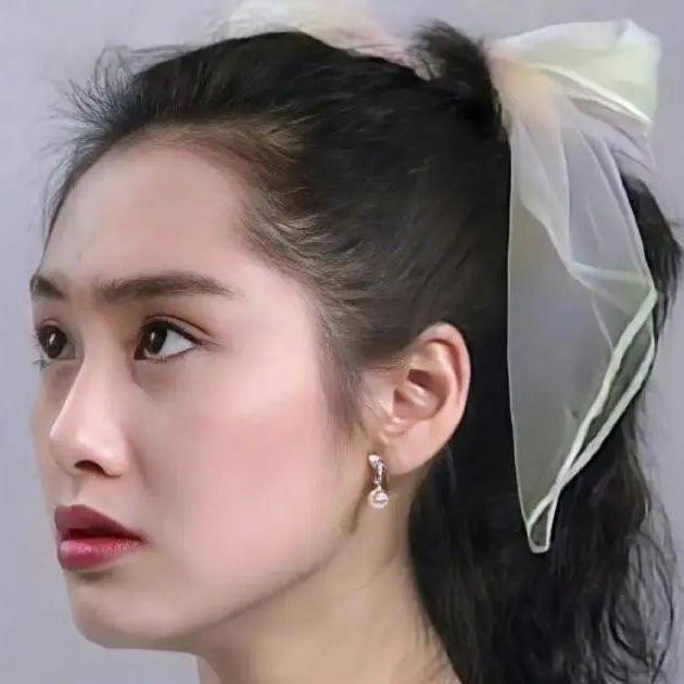 穿20年前妈妈的旧衣服，才懂：时尚倒退好严重，难怪很多人说我土