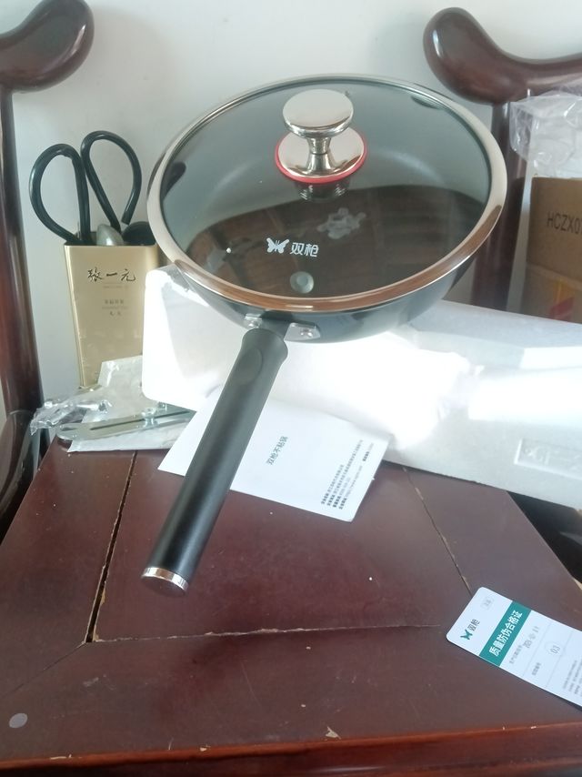 京东105买的双枪钛无涂层平底锅不错，煎蛋烙饼都好用，