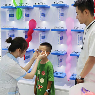 孩子近视加深太快？控轴镜真能“踩刹车”吗？医生和家长都说透了