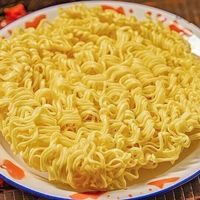 今麦郎桶装面未拆封竟发霉！保质期内变质，油脂超标暗藏健康隐患