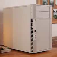 廉政复古主机，战鹰Z890M+RTX5080星曜+250K PLUS+银欣PS07装机