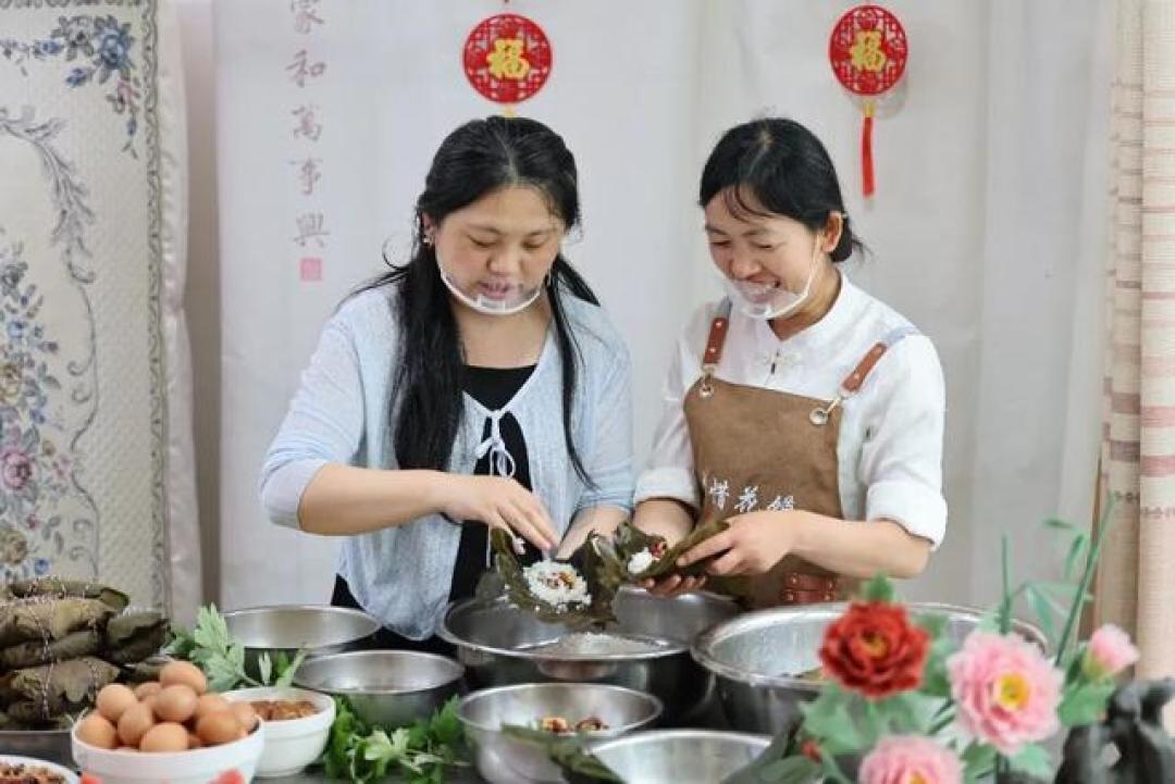 凭桲椤叶和成对捆扎，日照“板砖粽”诠释何为端午硬核美味