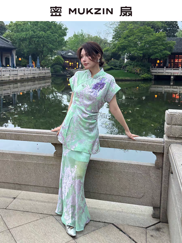 密扇新中式绿紫提花旗袍套装立体蝴蝶收腰两件套💚