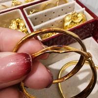 黄金回收真相：品牌溢价到底算不算？普通金饰和奢侈品差在哪