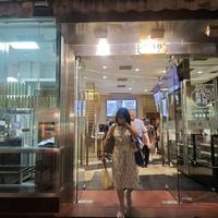 上海老字号夜市档口大比拼：谁家排队最狠、味道最正？