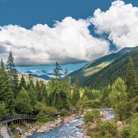 新手首登5000米雪山怎么选？萨武轻松出片 vs 嘉吉体验真实攀登