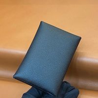 布艺零成本、植鞣皮养色、大牌实用？三类卡包怎么选