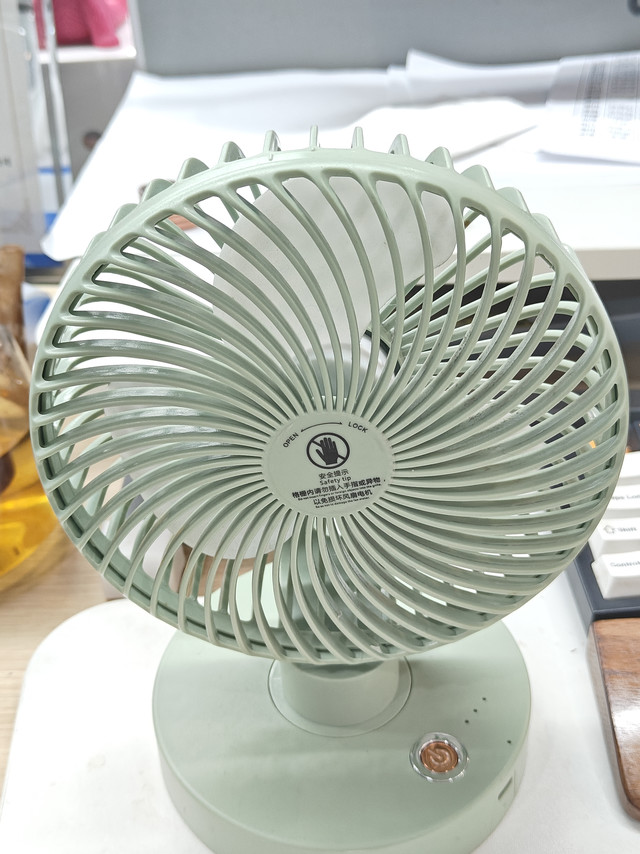 我的办公室消暑利器，桌面小风扇