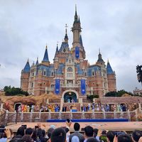 上海迪士尼十周年全攻略:400+限定周边、三大新演出、明星同庆怎么玩?