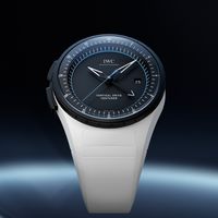 IWC首款无表冠太空腕表：为宇航员戴手套操作而生，日常也能用