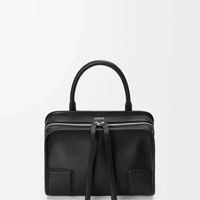 LOEWE新包拉链不拉？松弛感设计惹争议，真香还是翻车？