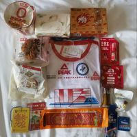 三大金牌马拉松参赛包大比拼：谁在卷物资，谁在玩文化？