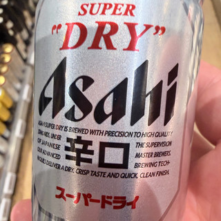 看球夜的最佳搭档,是这罐清爽利落的小啤酒